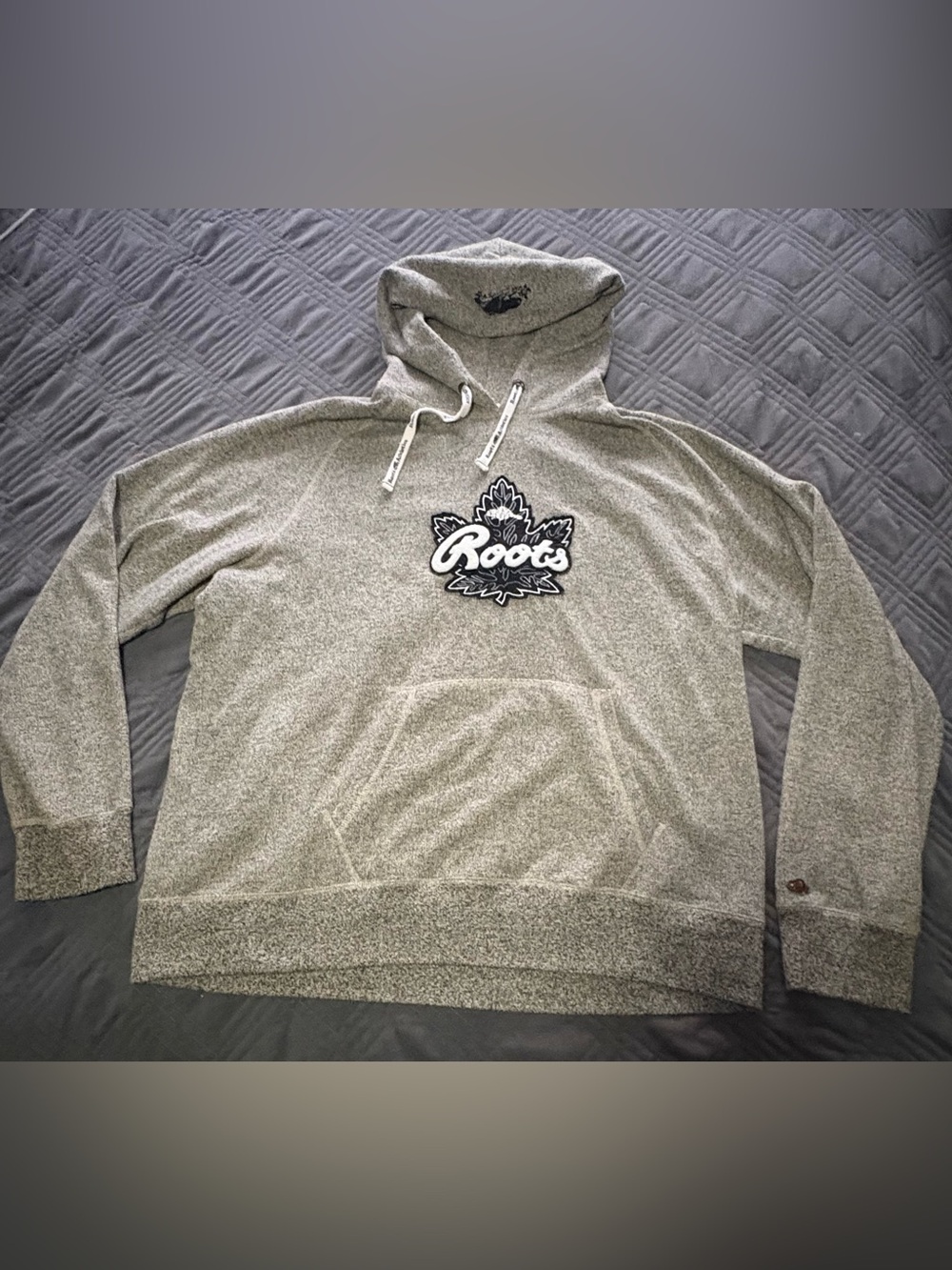 Roots salt and pepper Pullover Hoodie with Maple Leaf Patch size XXL